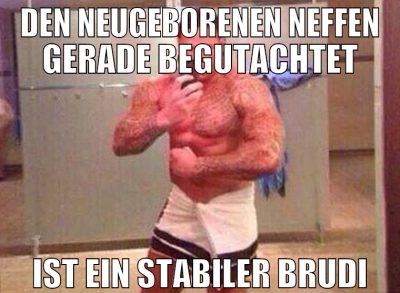 den neugeborenen neffen gerade begutachtet ist ein