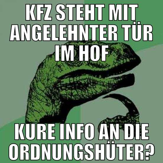 KFZ steht mit angelehnter tür im hof kure Info an