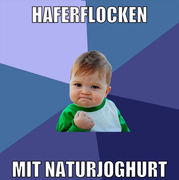 HAFERFLOCKEN MIT NATURJOGHURT