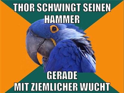 thor schwingt seinen hammer gerade mit ziemlicher wucht