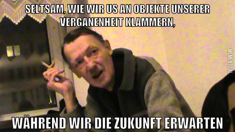 seltsam, wie wir us an objekte unserer verganenheit klammern, während wir die zukunft erwarten