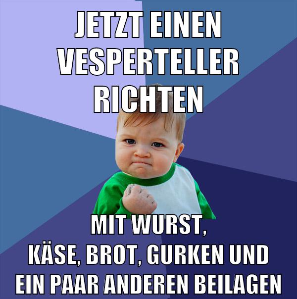 jetzt einen vesperteller richten mit wurst, käse, brot, gurken und ein paar anderen beilagen