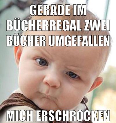 Gerade im Bücherregal zwei Bücher umgefallen mich erschrocken