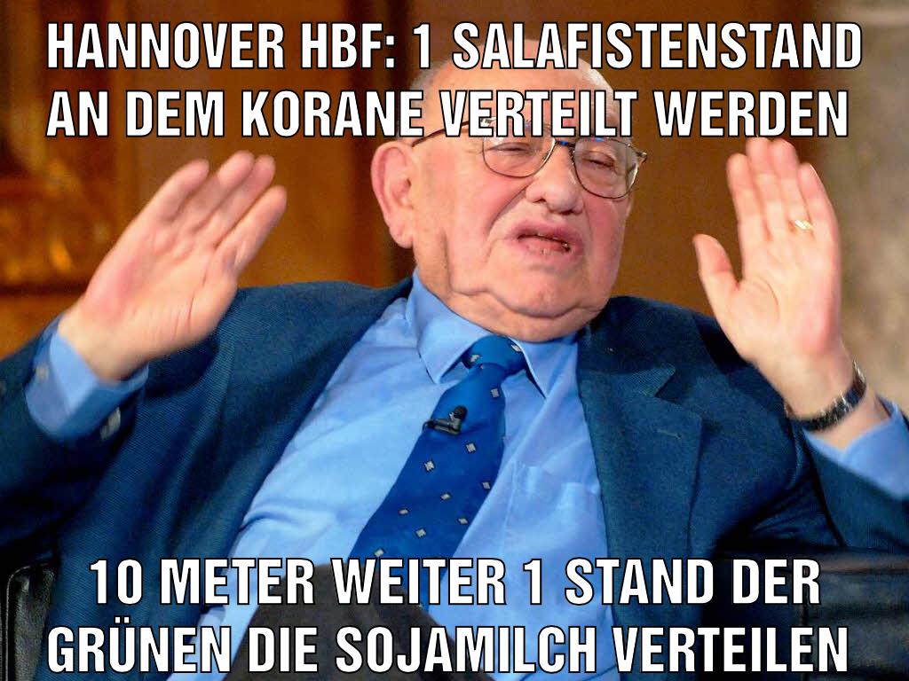 Hannover hbf: 1 salafistenstand an dem Korane verteilt werden 10 Meter weiter 1 stand der Grünen die sojamilch verteilen