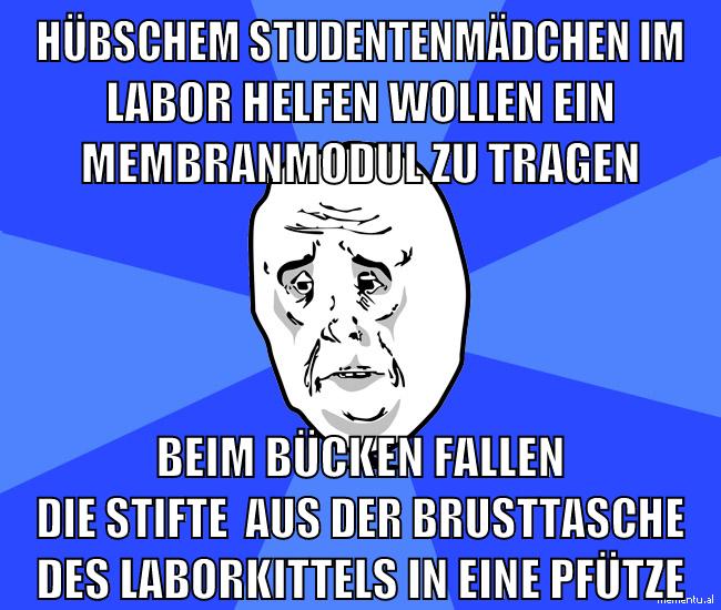 hübschem studentenmädchen im labor helfen wollen ein membranmodul zu tragen beim bücken fallen die stifte  aus der brusttasche des laborkittels in eine pfütze