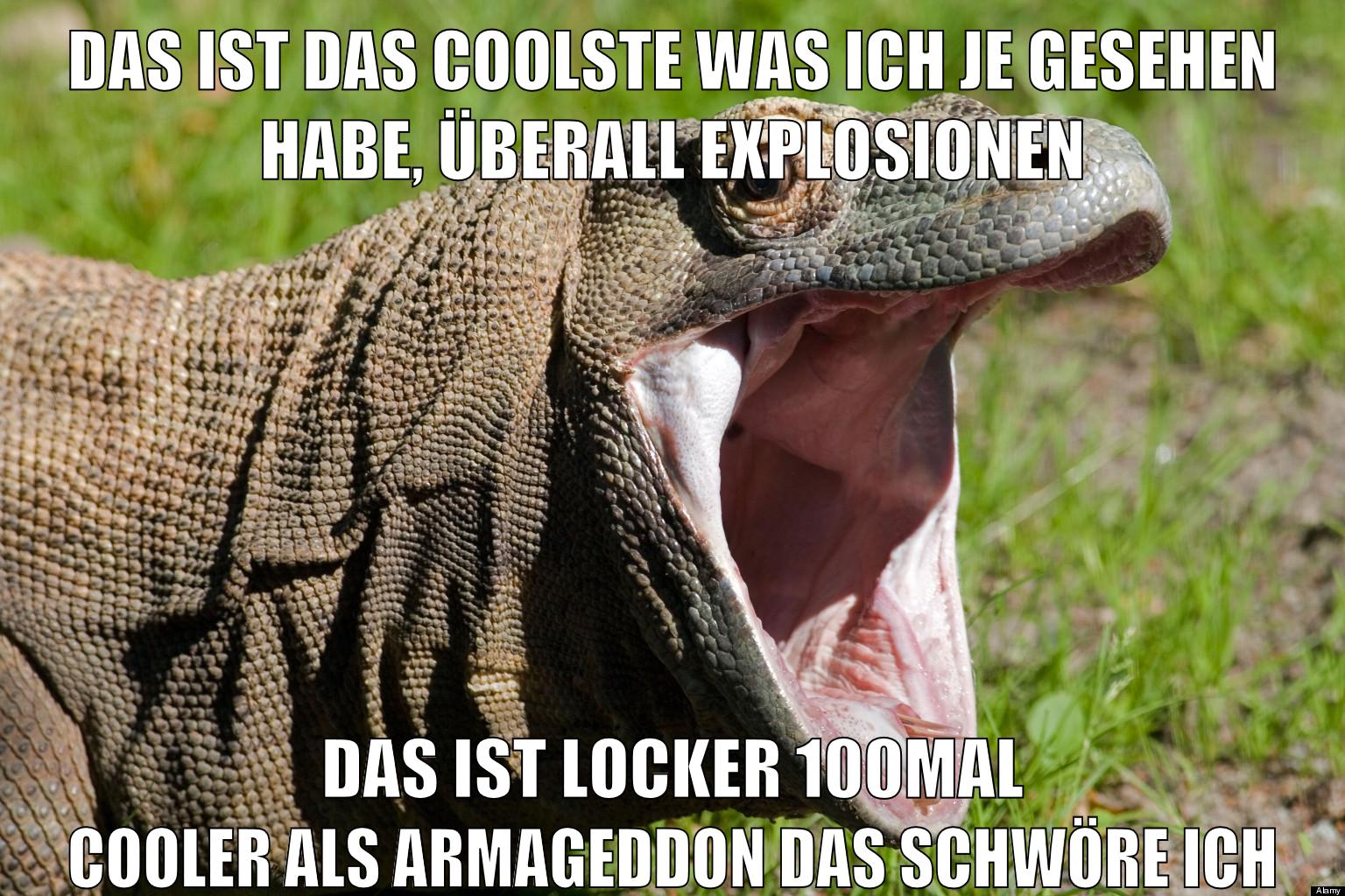 Das ist das coolste was ich je gesehen habe, überall explosionen das ist locker 100mal cooler als armageddon das schwöre ich