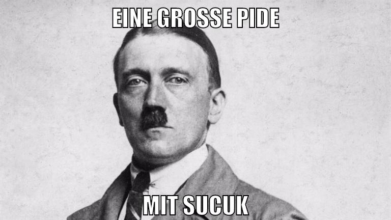 eine große pide mit sucuk
