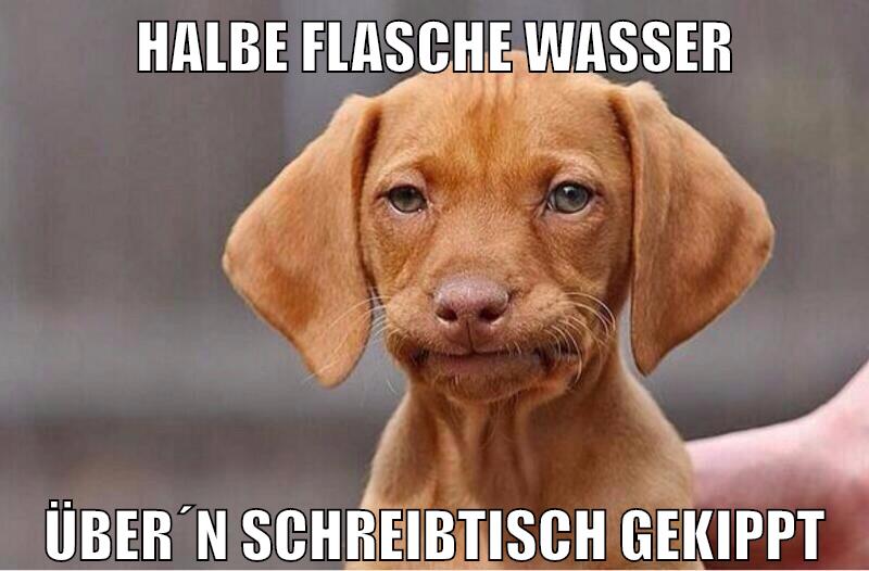 halbe flasche wasser über´n schreibtisch gekippt