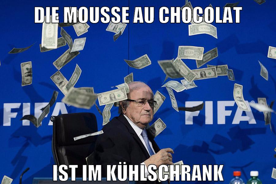 Die mousse au chocolat ist im kühlschrank