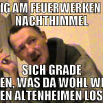 Kräftig am feuerwerken da am Nachthimmel Sich grad