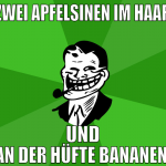 Zwei Apfelsinen im Haar und an der Hüfte Bananen 