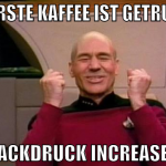 DER ERSTE KAFFEE IST GETRUNKEN KACKDRUCK INCREASED