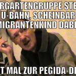 KINDERGARTENGRUPPE STEIGT IN DIE U-BAHN, SCHEINBAR