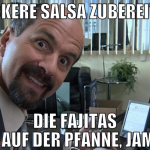 leckere salsa zubereitet die fajitas sind auf der 